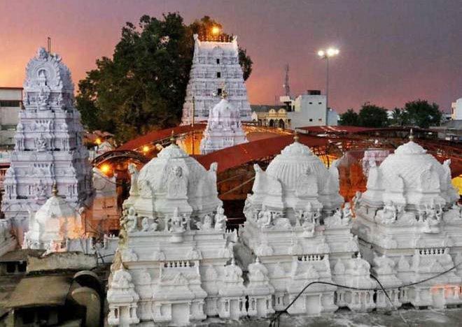 Sri Raja Rajeshwara Swamy Temple (Vemulawada)